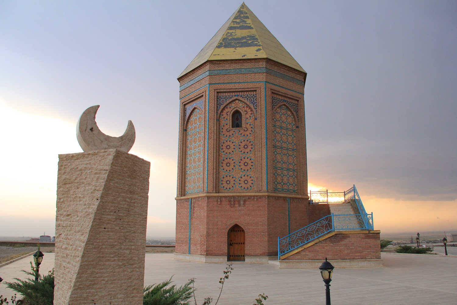 Nuh Peyğəmbər türbəsi